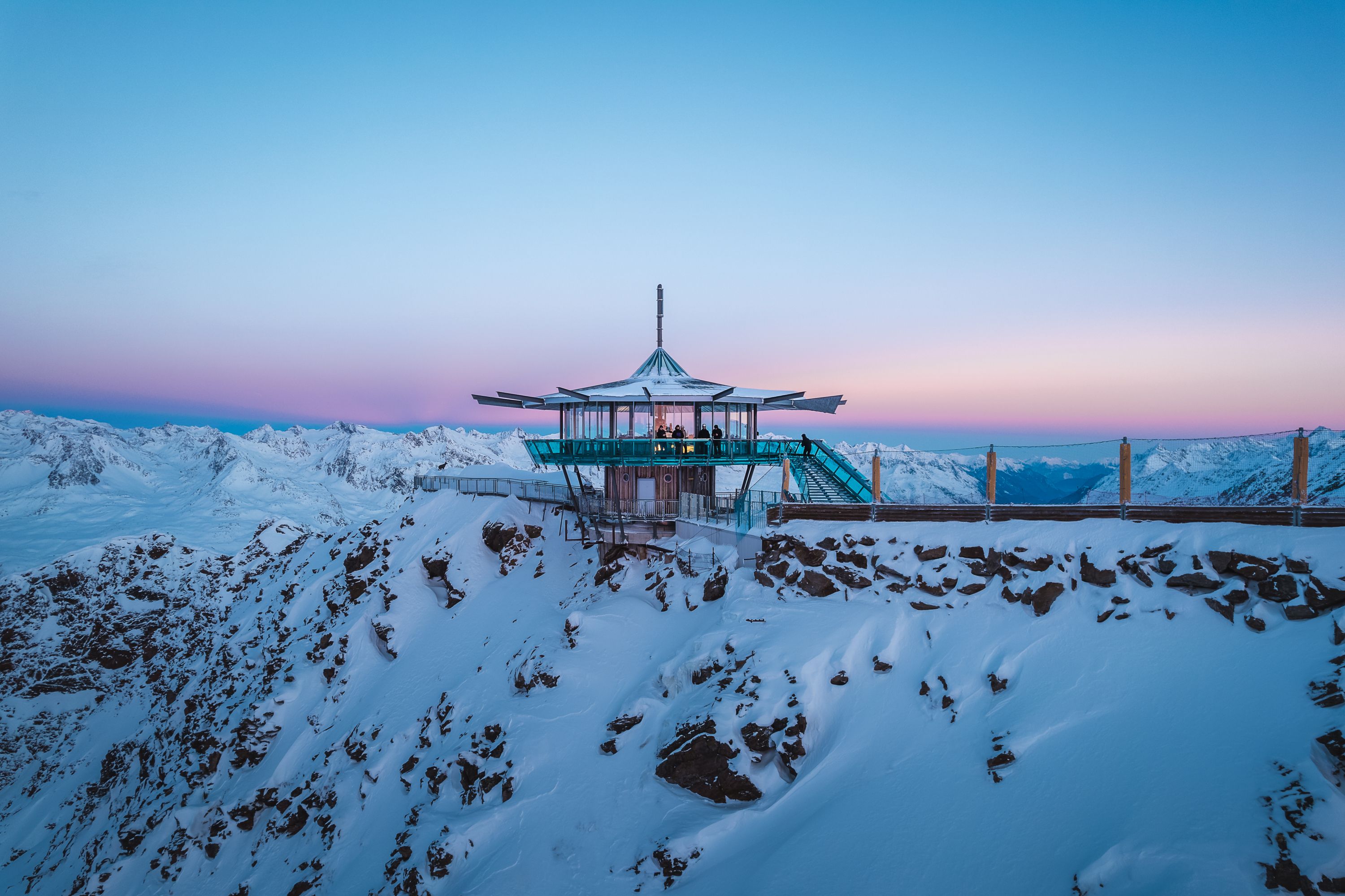 Top of Mountain Aussichtsplattform mit Café im Winter in Hochgurgl