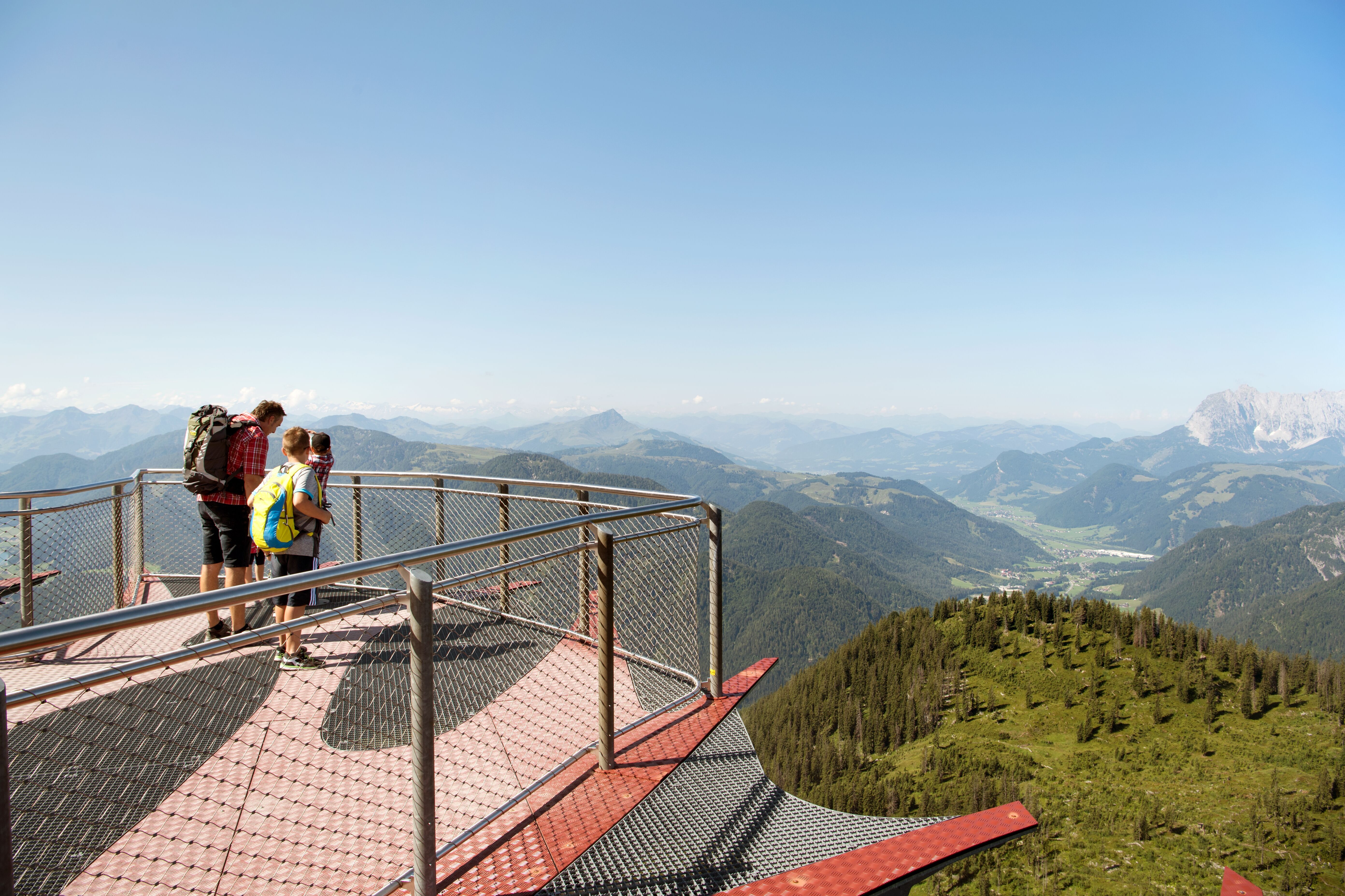 Triassic Parc Aussichtsplattform im Sommer