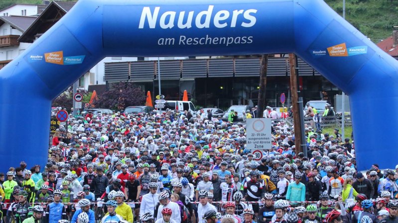 Dreiländergiro: Bis zu 3.000 Teilnehmer radeln durch Österreich, Italien und Schweiz, © sportograf