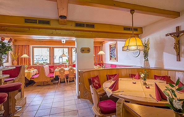 A cozy restaurant with wooden decor and inviting tables. The warm colors and tasteful furnishings create a pleasant atmosphere.