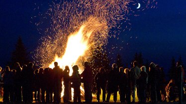 W najkrótszą noc w roku na górze Harschbichl rozpalane są ogromne ogniska, © Gerhard Groger