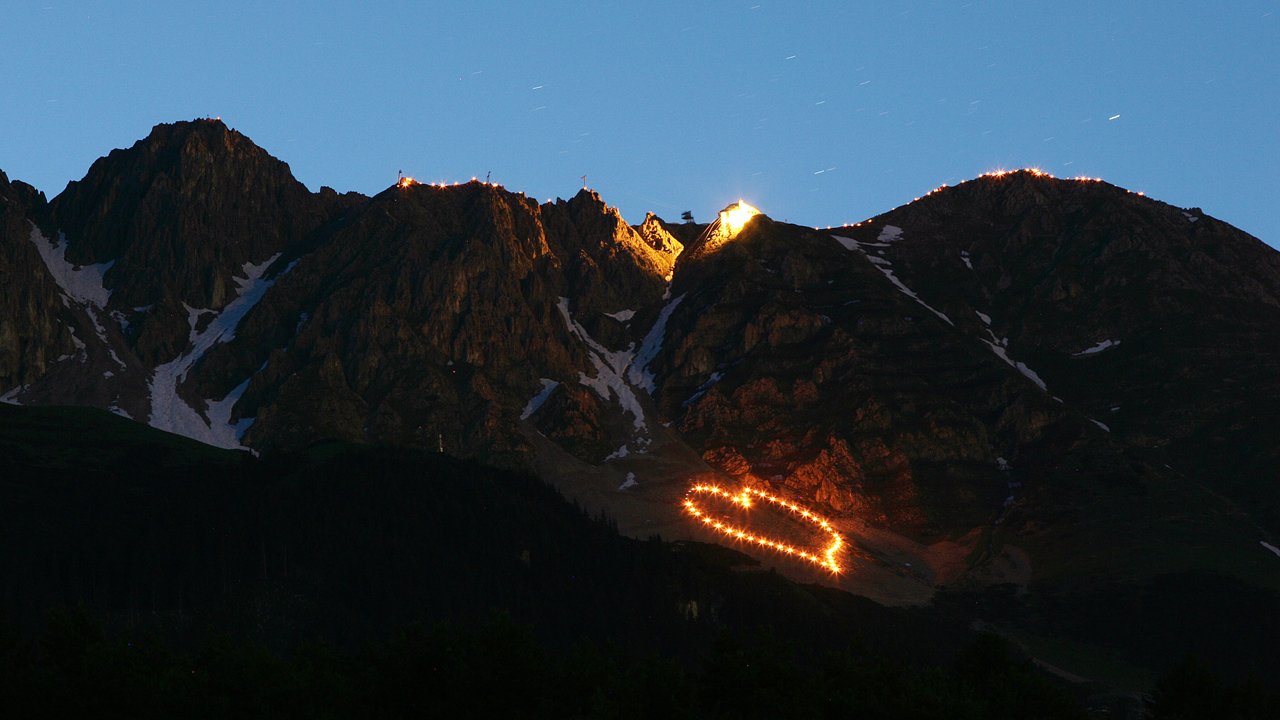 Ogniska świętojańskie na Nordkette w Innsbrucku, © Tirol Werbung/Christian Wührer